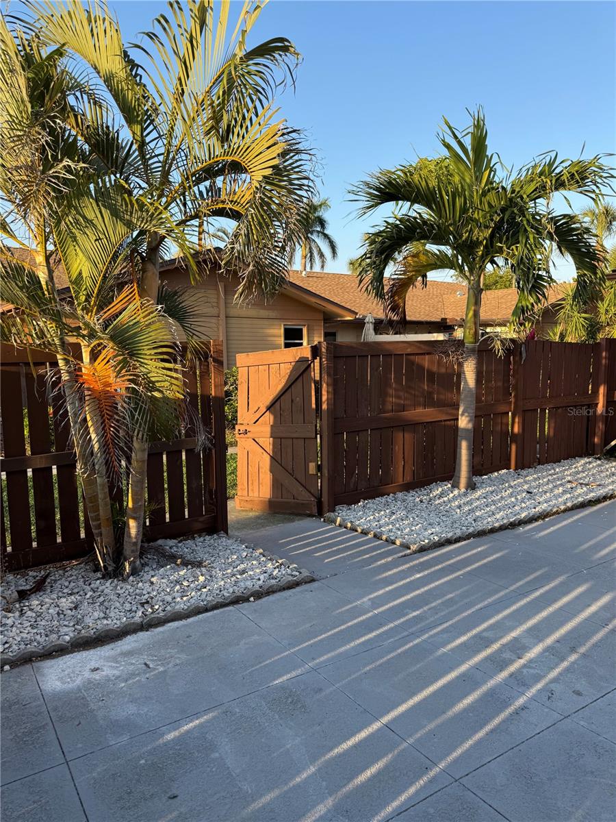 6321 ROYAL WOODS DRIVE