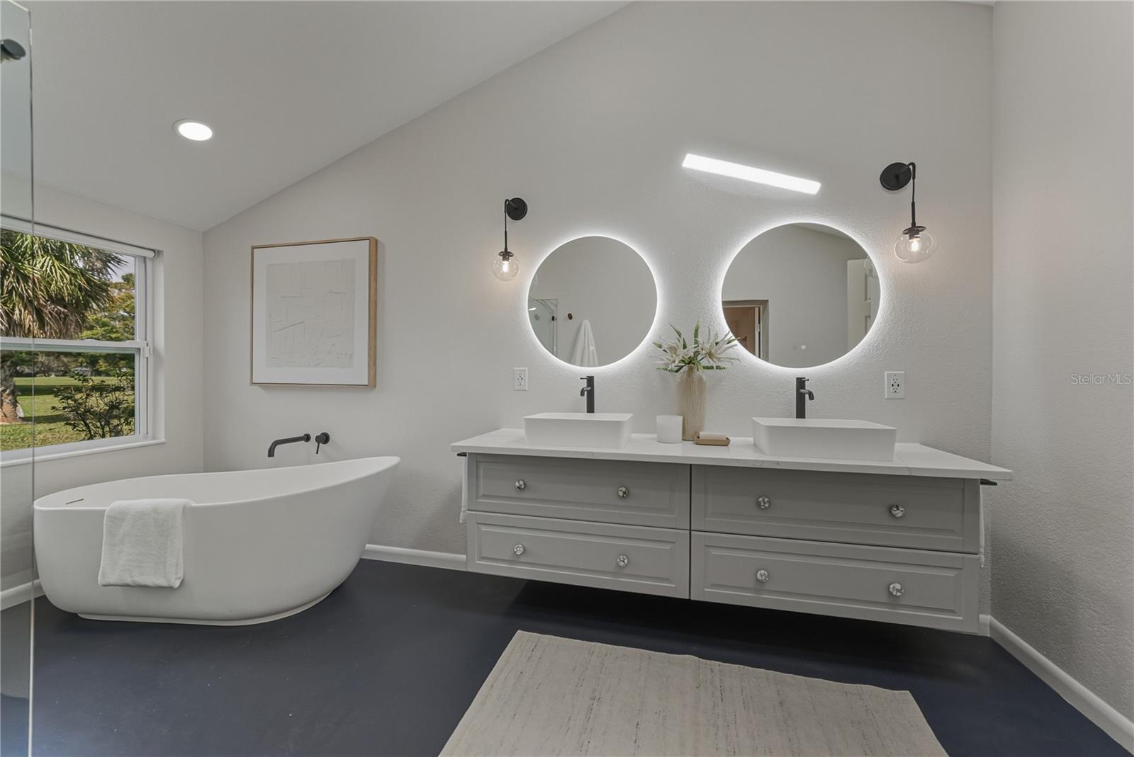 LONE PALM GOLF COURSE - Residential