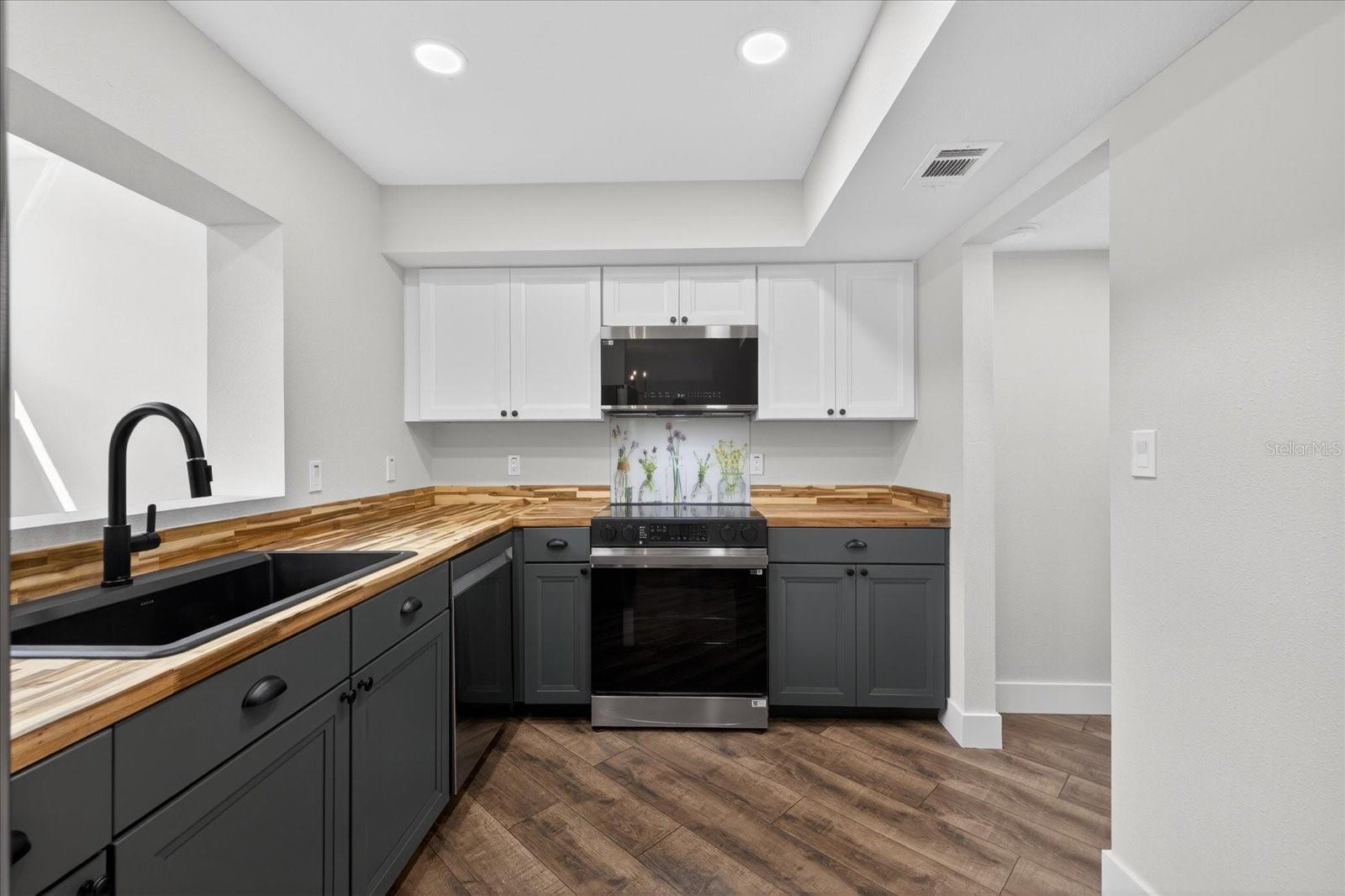 RIVERHAVEN VILAGE - Residential