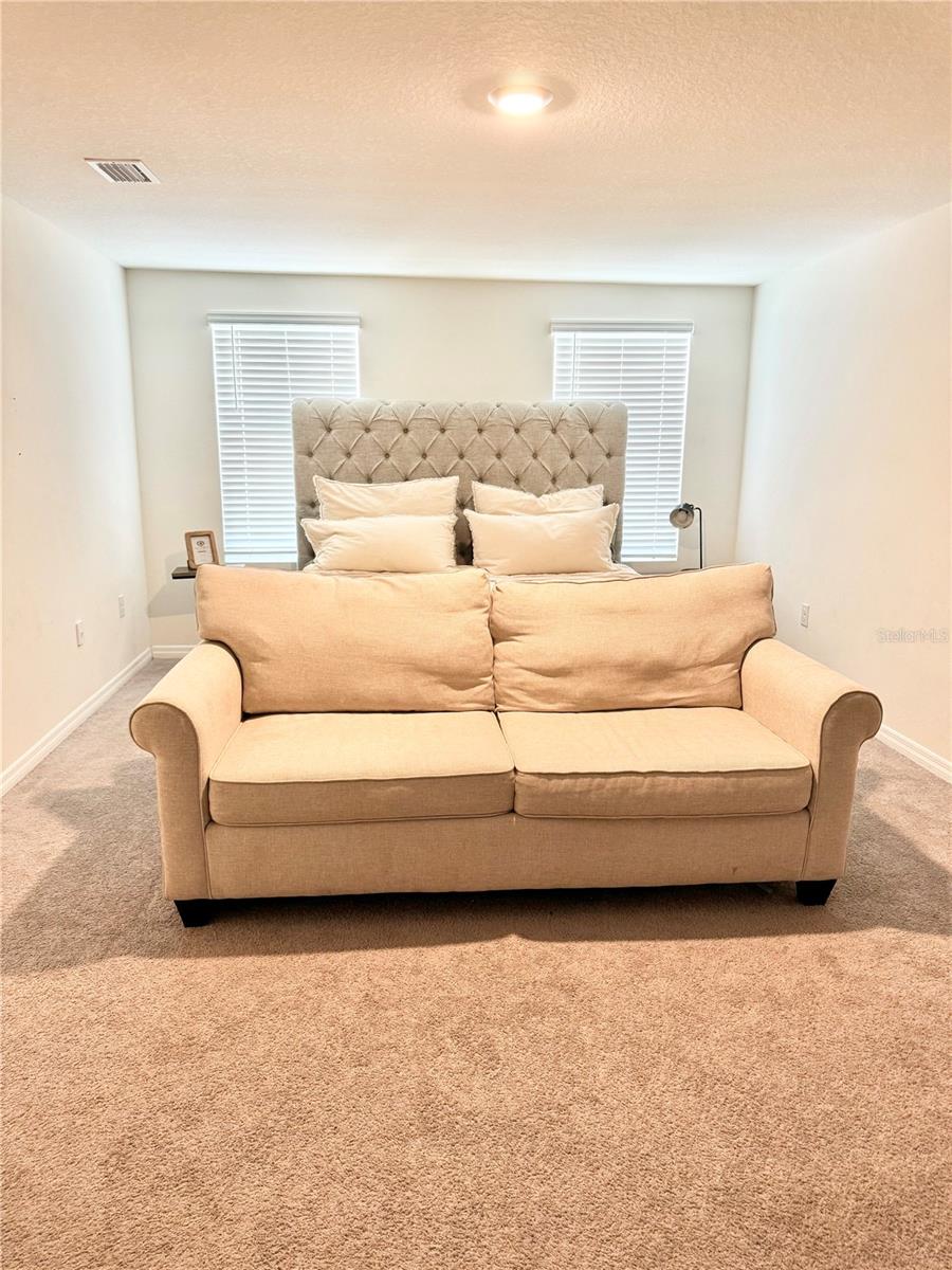 TRIUMPH SOUTH PH 1 - Residential