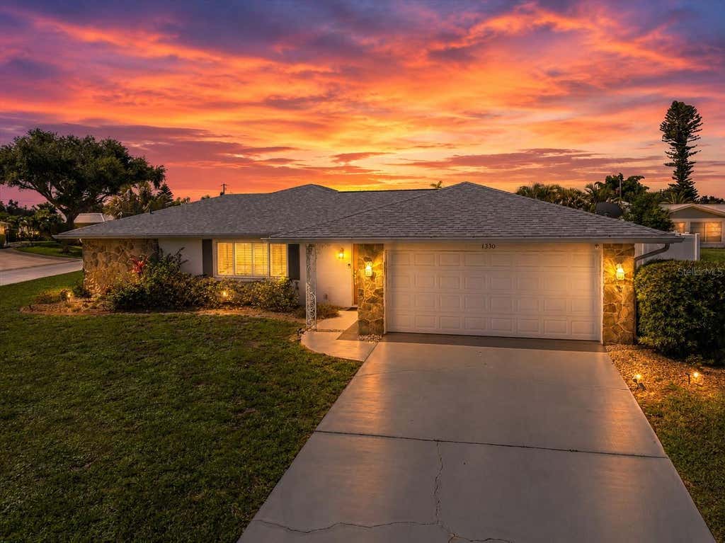 Photo of 1330 Cambridge Drive, Venice, FL 34293 (MLS # N6145173)