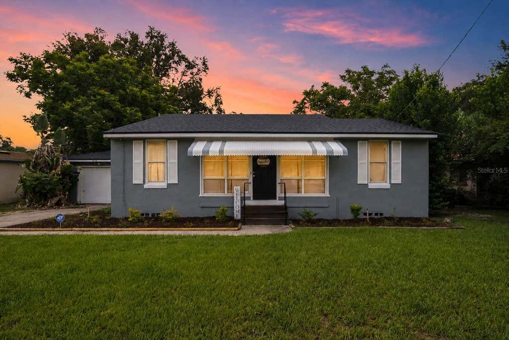 Photo of 615 Avenue A NE, Winter Haven, FL 33881 (MLS # L4963989)