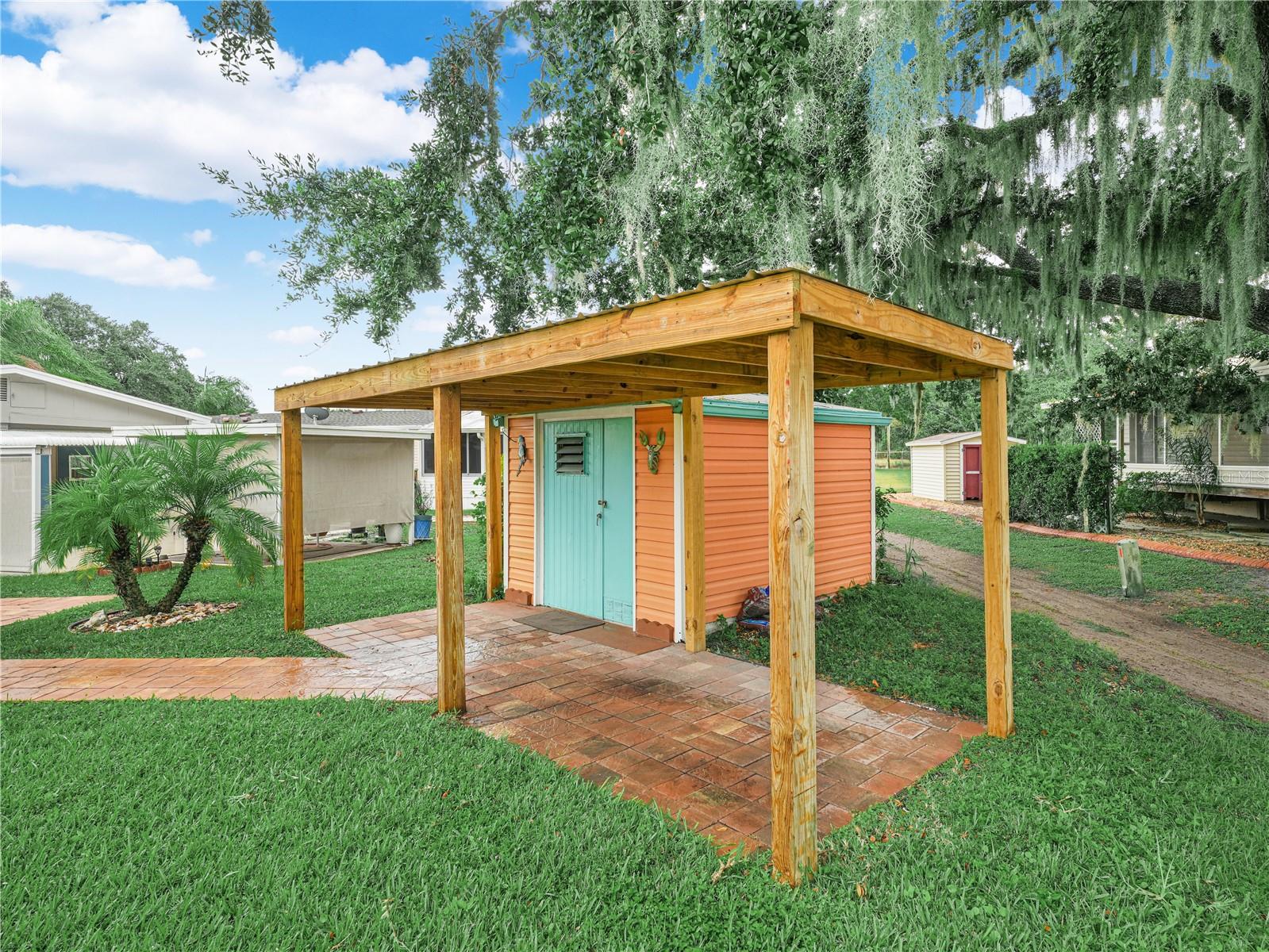 SADDLEBAG LAKE - Residential