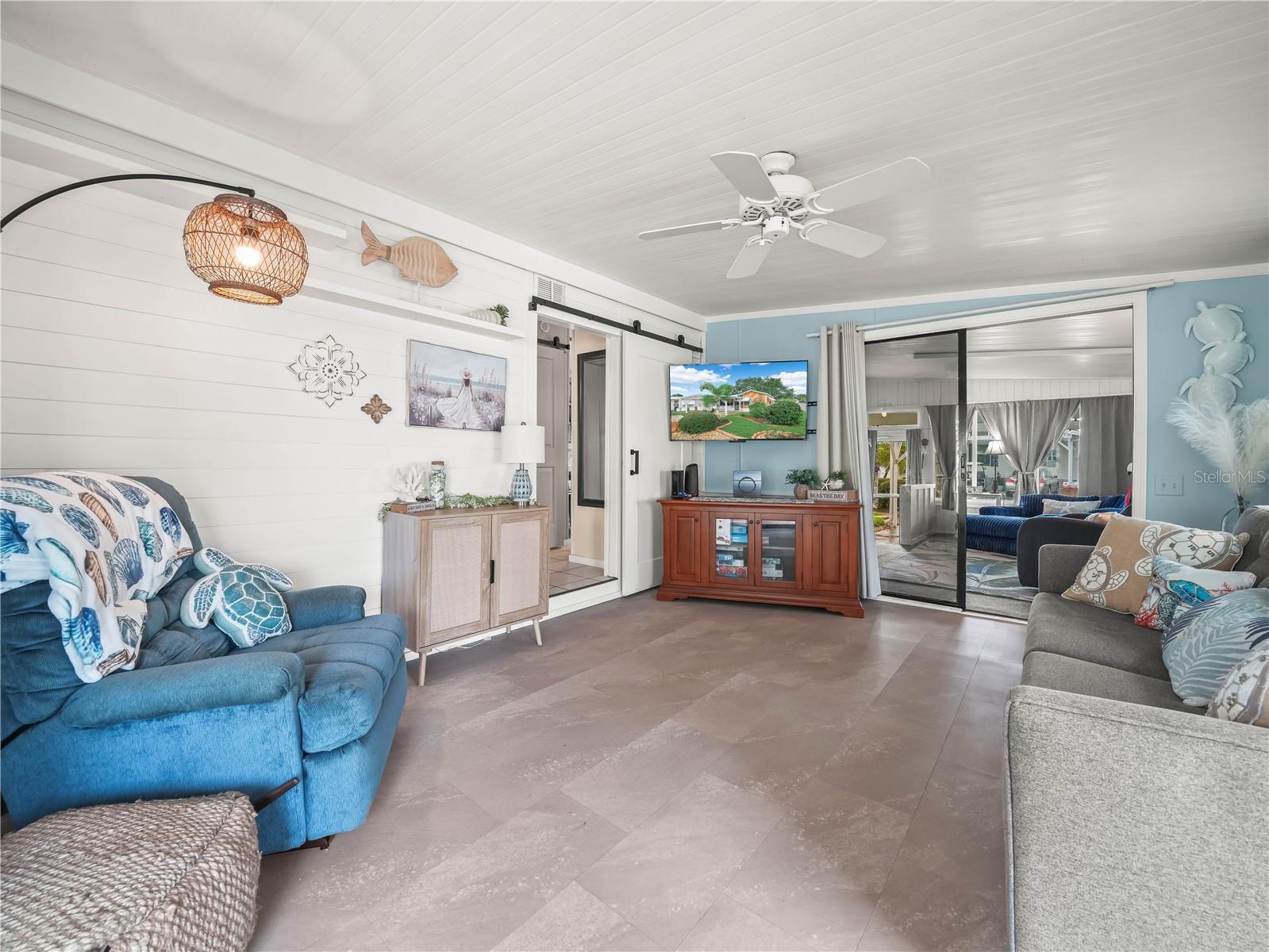 SADDLEBAG LAKE - Residential