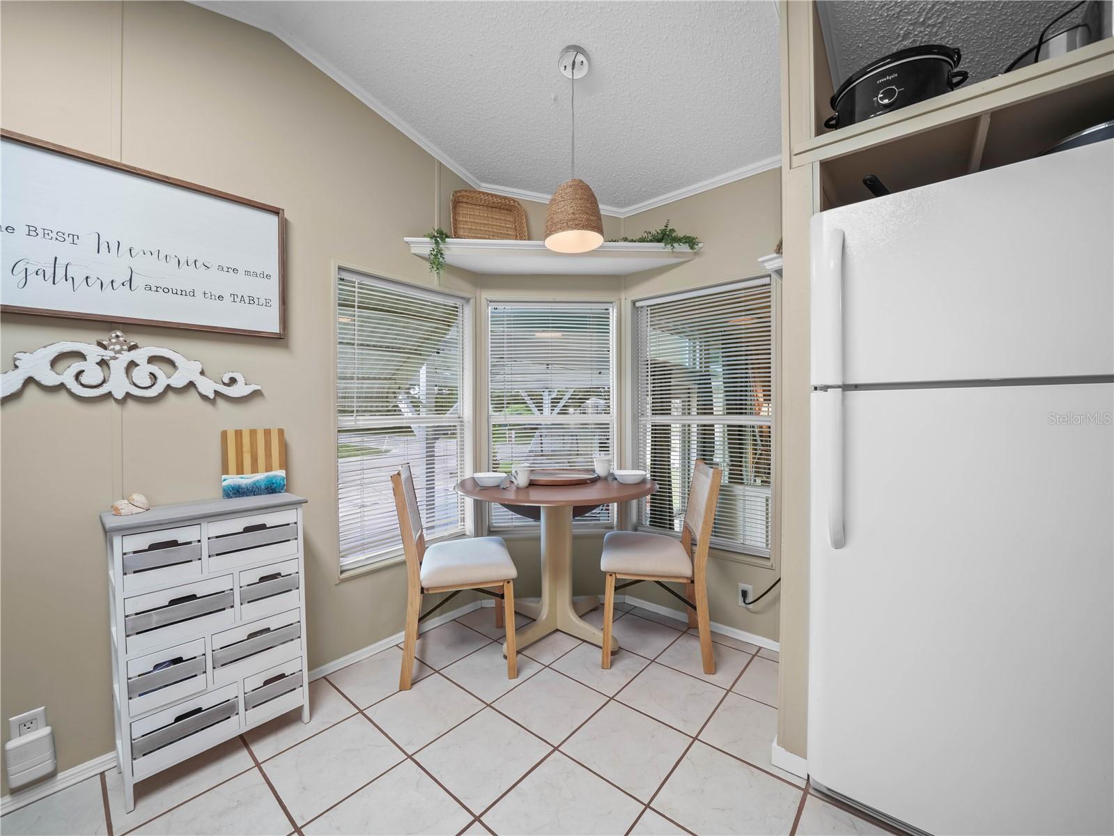 SADDLEBAG LAKE - Residential