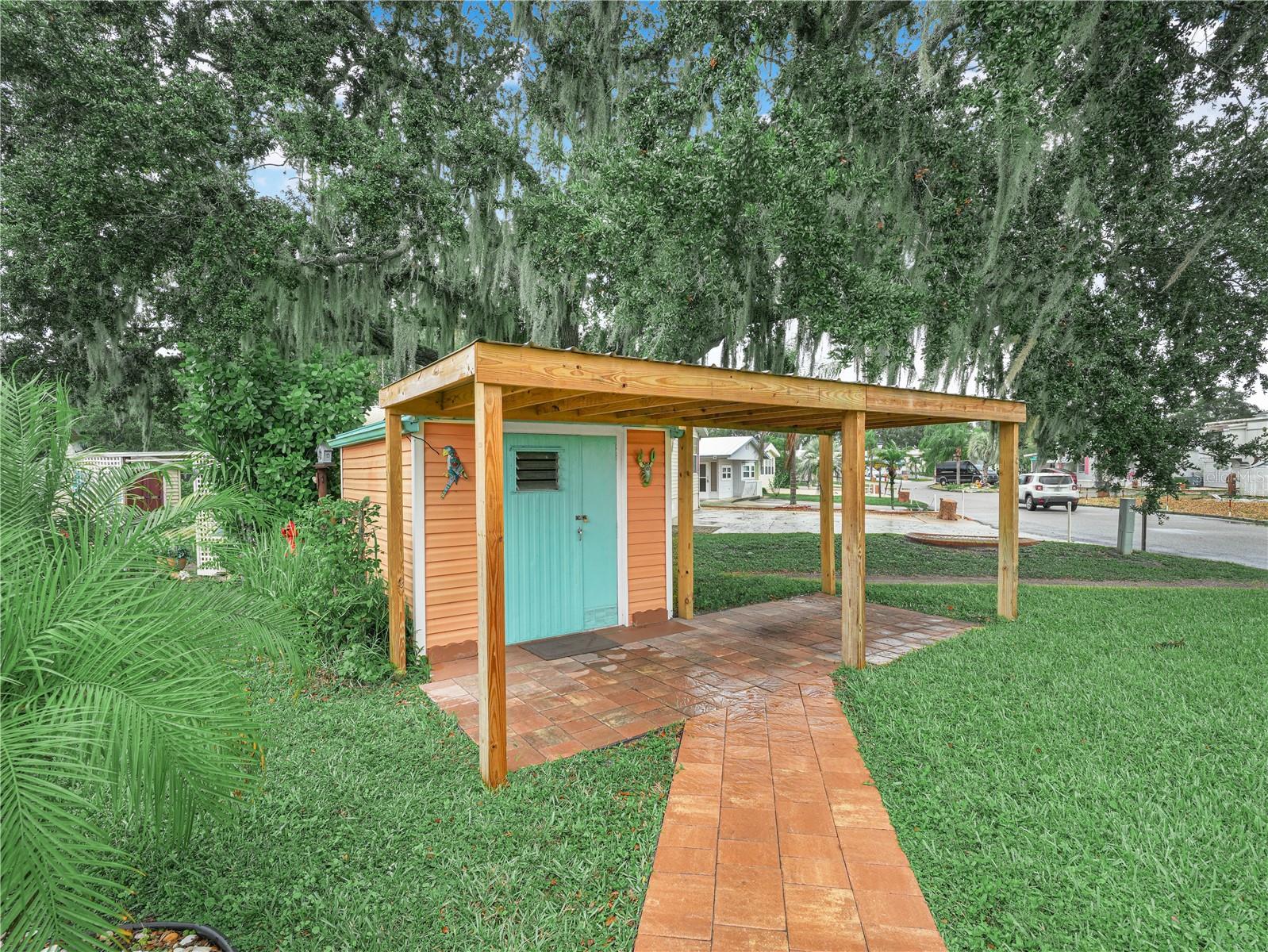 SADDLEBAG LAKE - Residential