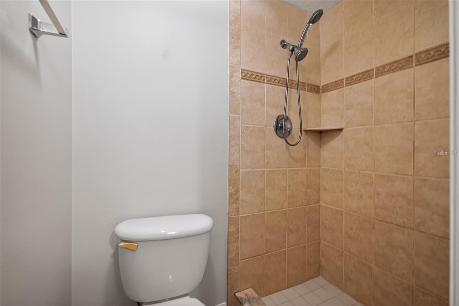 ALOHA GARDENS - Residential