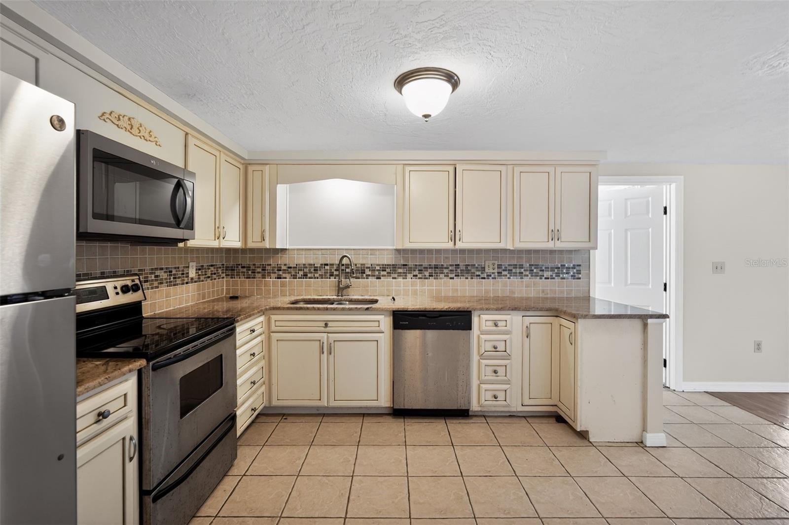 ALOHA GARDENS - Residential