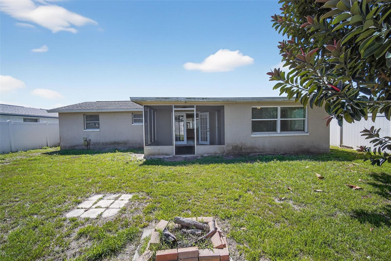 ALOHA GARDENS - Residential