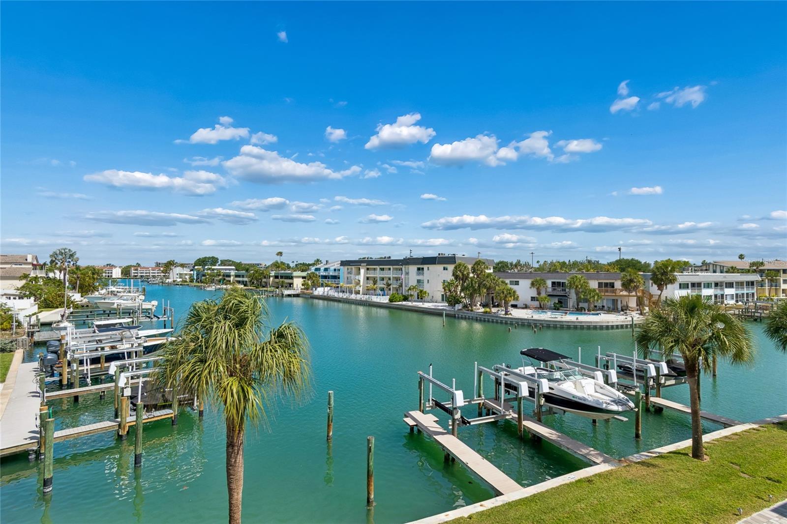 ISLAND TWNHMS TREASURE ISLAND - Residential