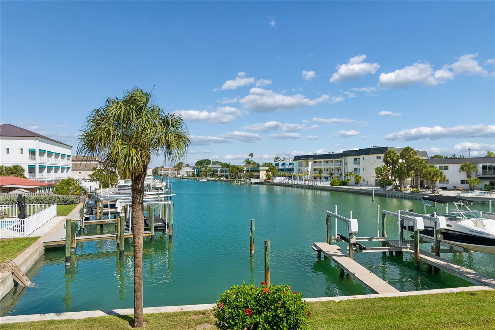 ISLAND TWNHMS TREASURE ISLAND - Residential