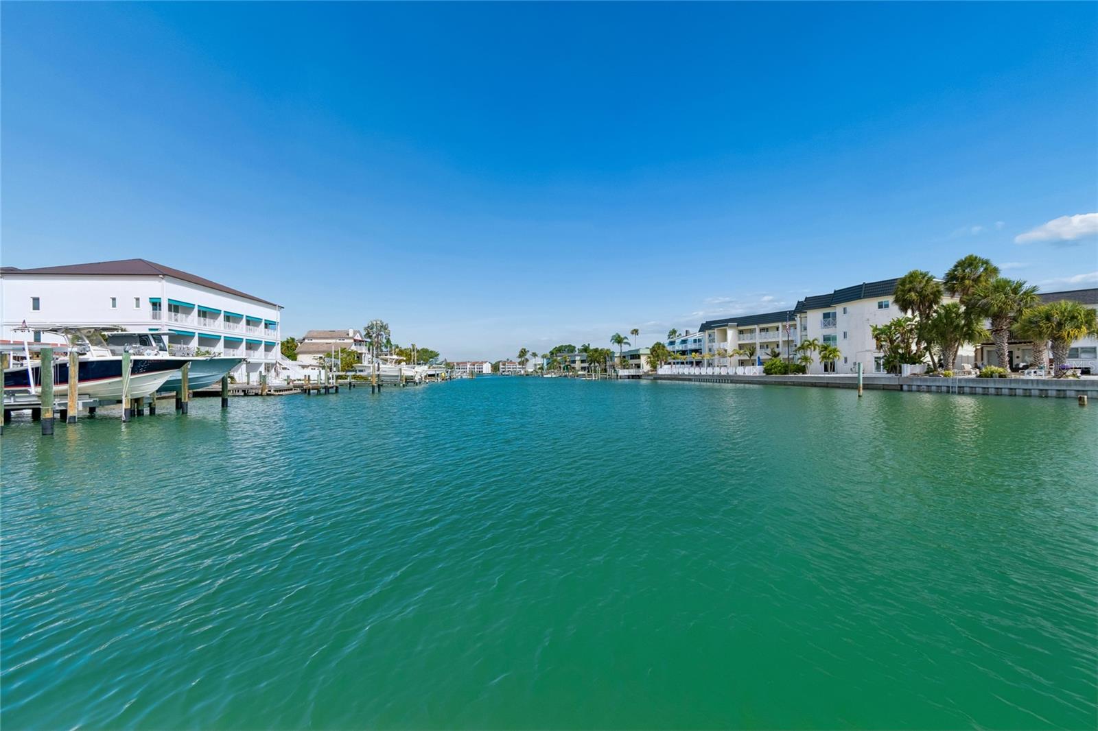 ISLAND TWNHMS TREASURE ISLAND - Residential