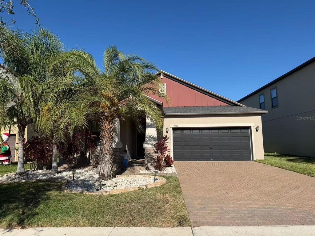 Photo of 9909 Victory Gallop Loop, Ruskin, FL 33573 (MLS # TB8462621)