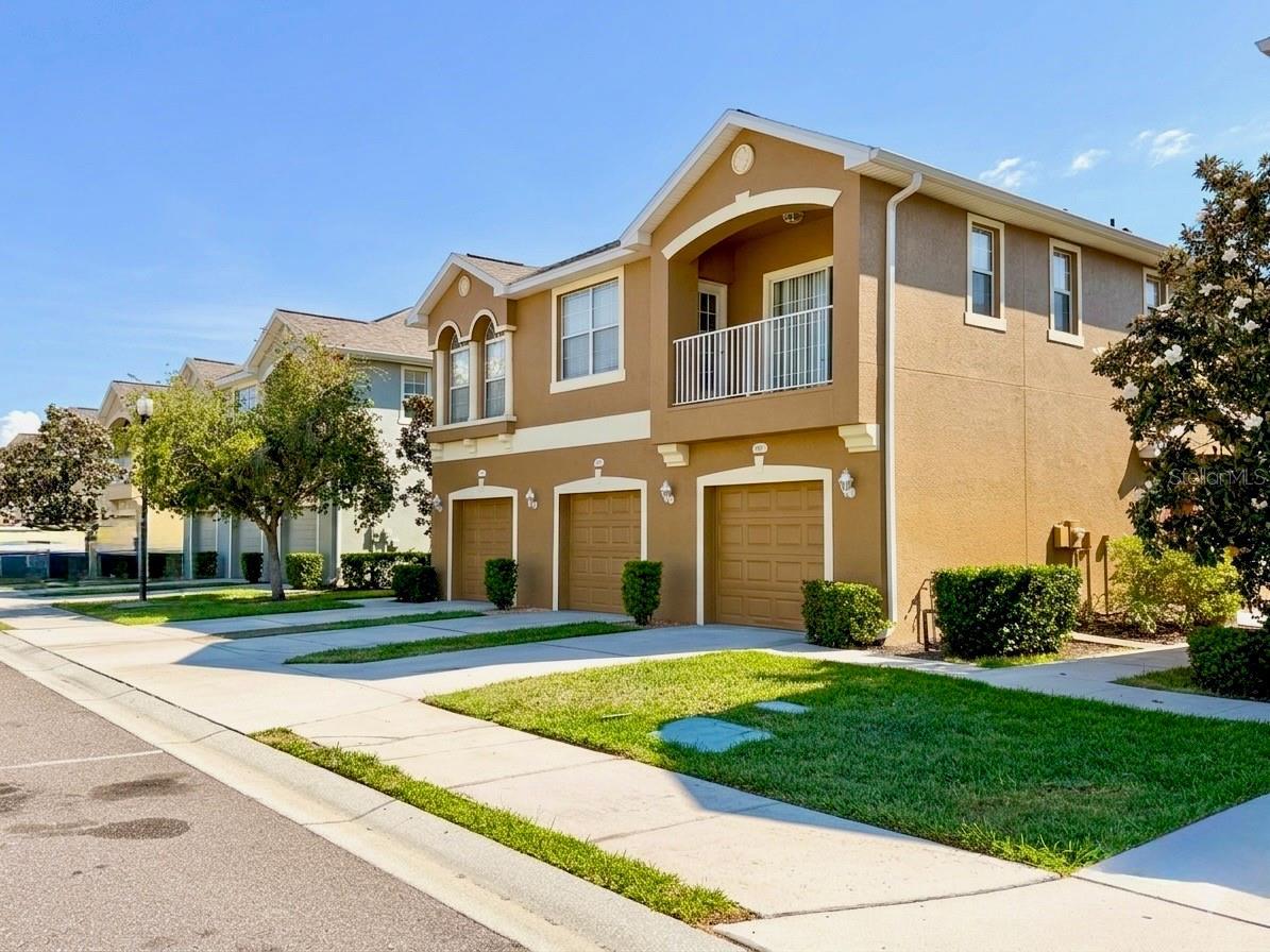 EAGLE PALM PH II - Residential Lease