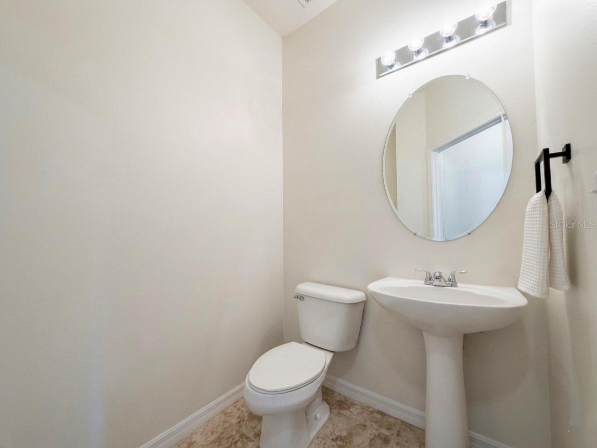 EAGLE PALM PH II - Residential Lease