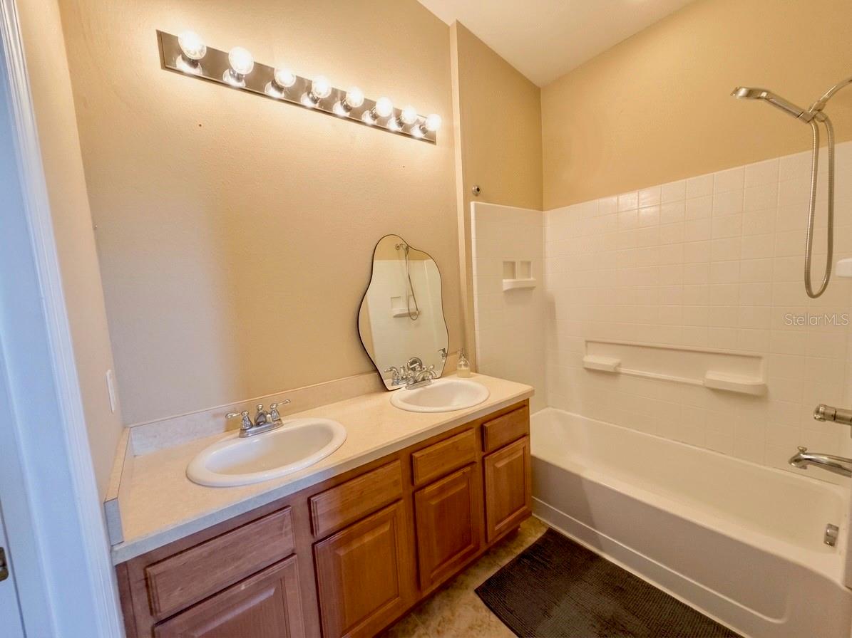 EAGLE PALM PH II - Residential Lease