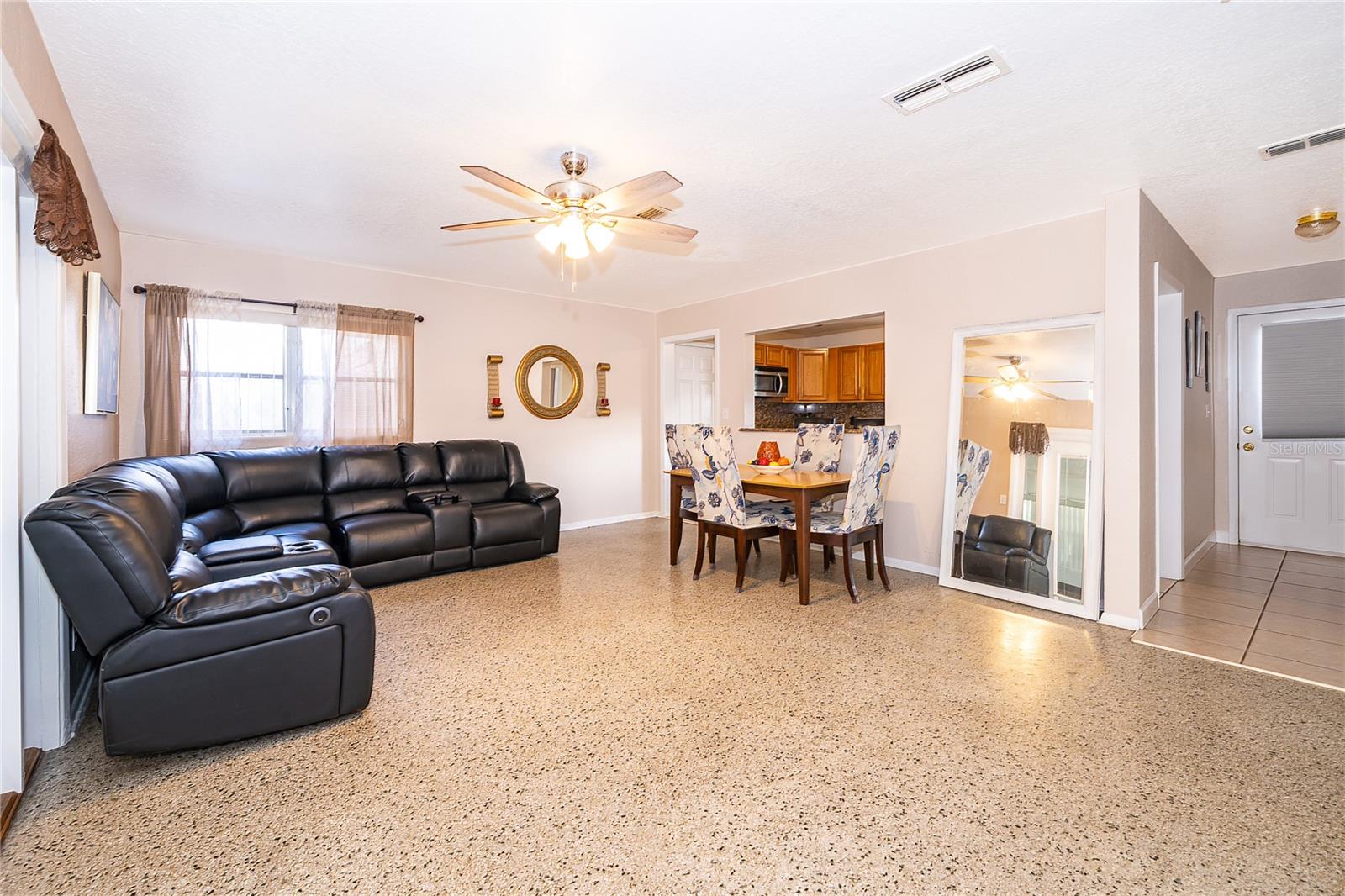 Casas a venda 4 - Jen Dantas 8312 MARA VISTA COURT