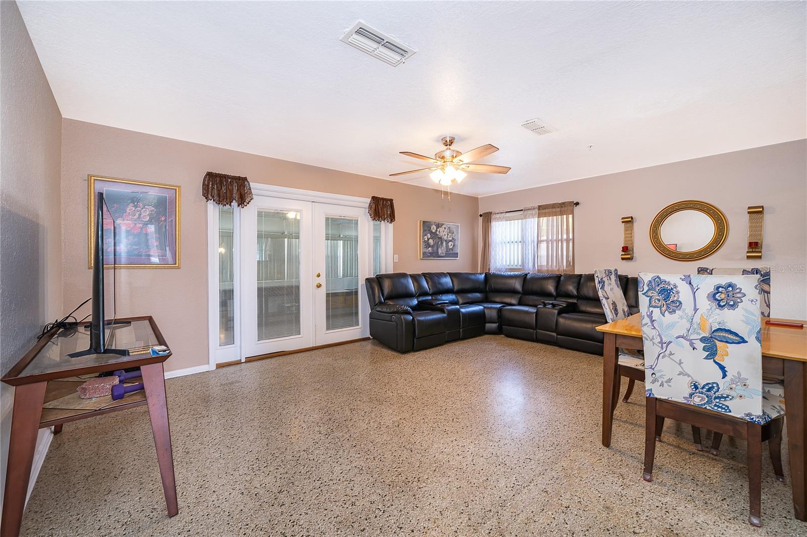 Casas a venda 3 - Jen Dantas 8312 MARA VISTA COURT