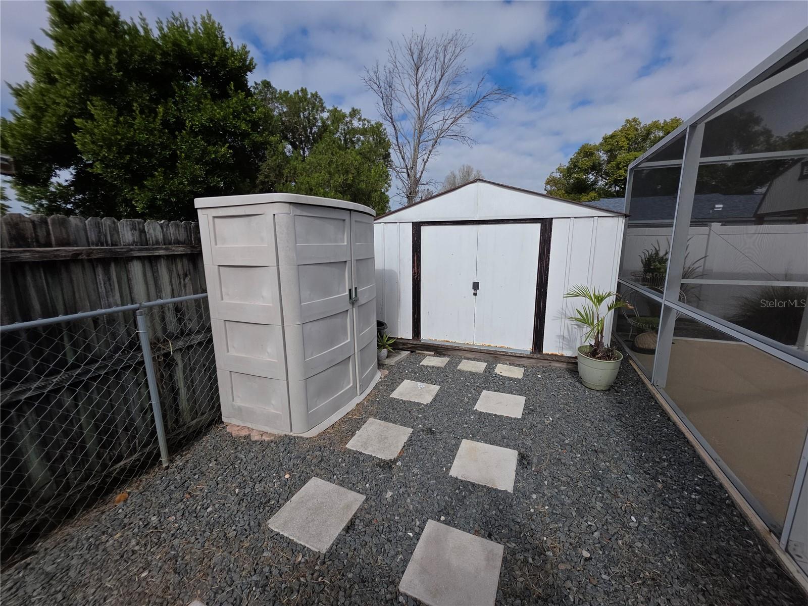 HILLANDALE - Residential