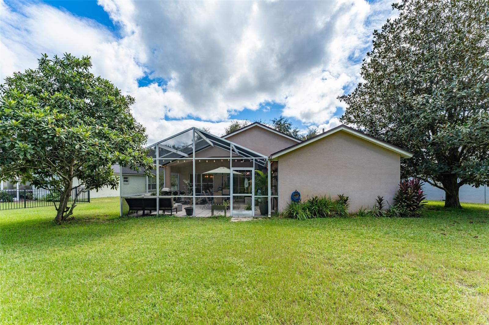 RIVER HILLS COUNTRY CLUB PARCE - Residential