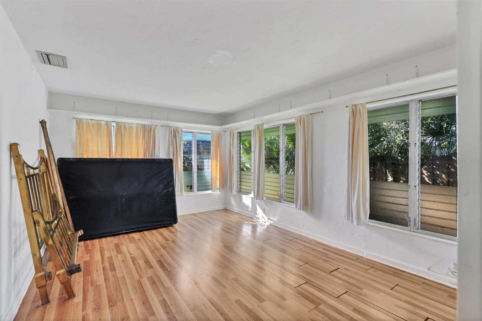 FARROWS - Residential