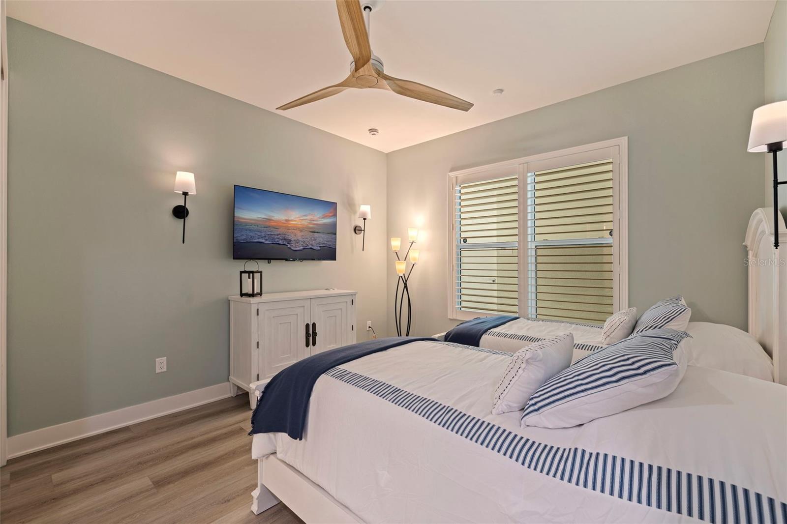 RESIDENCES AT TOWN CENTER CONDO - Residential Lease