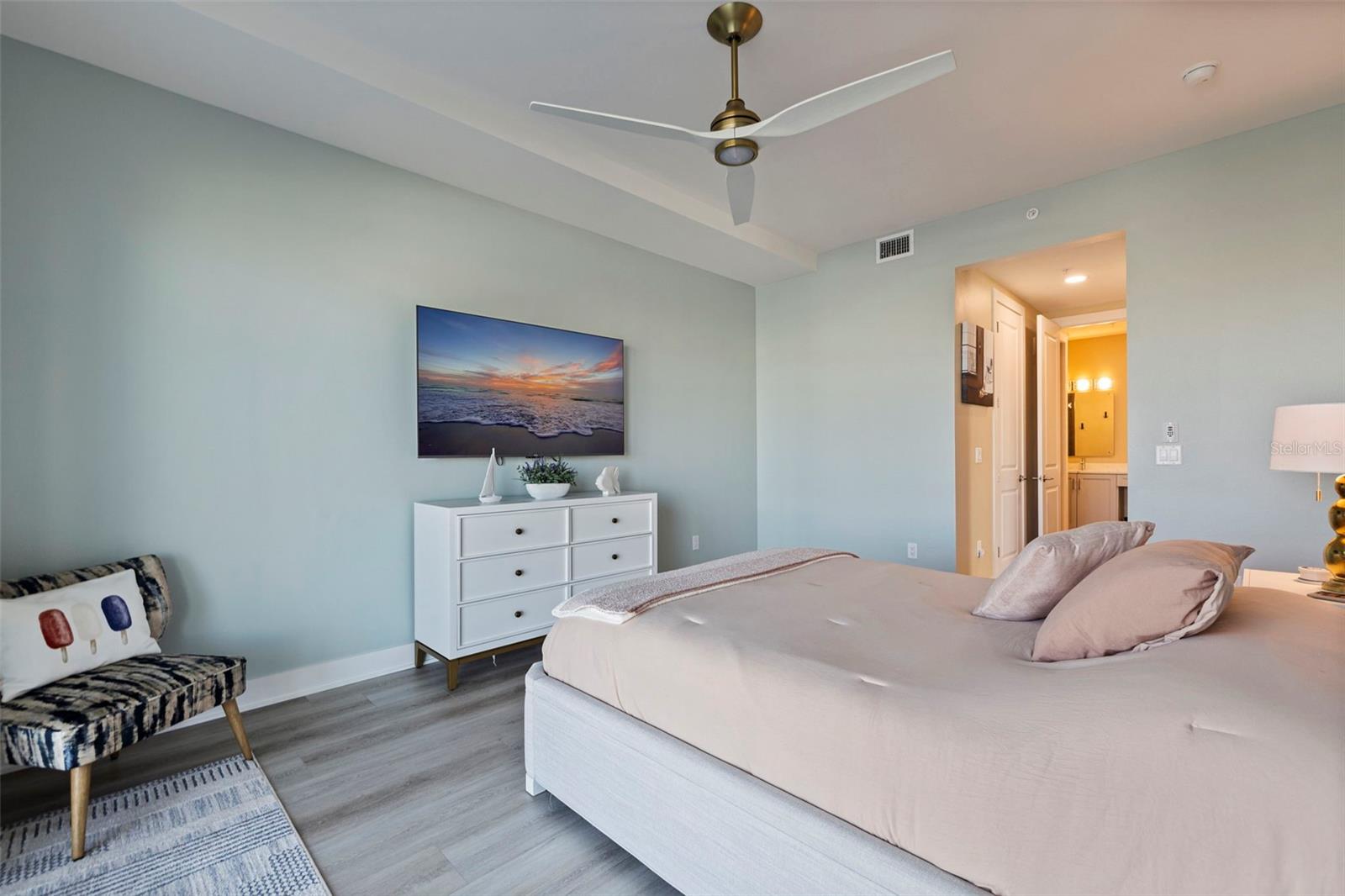 RESIDENCES AT TOWN CENTER CONDO - Residential Lease