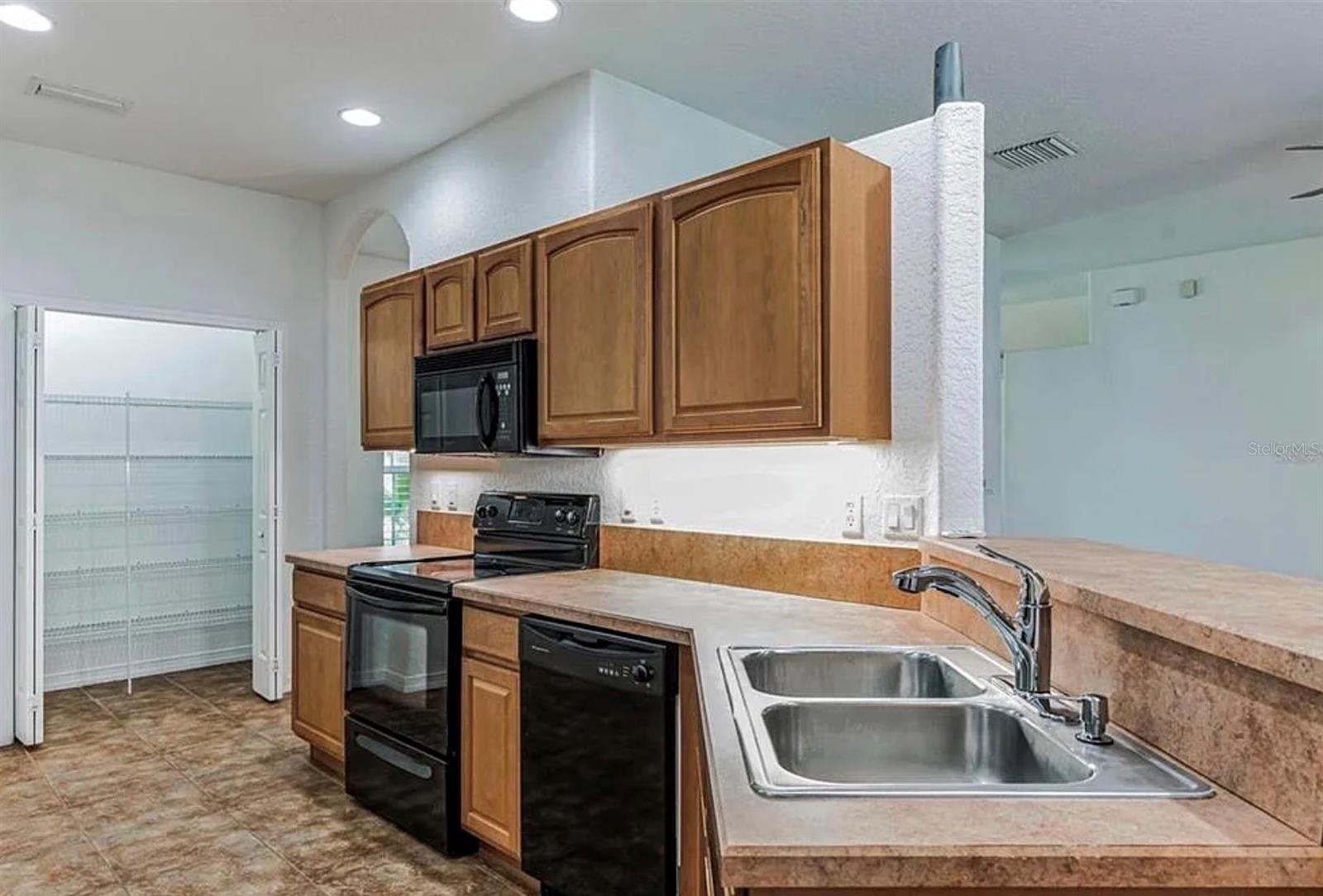 CANOE CREEK LAKES ADD - Residential Lease