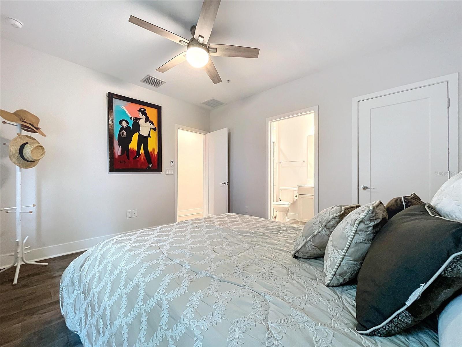 WESTSHORE VILLAGE TWNHMS - Residential