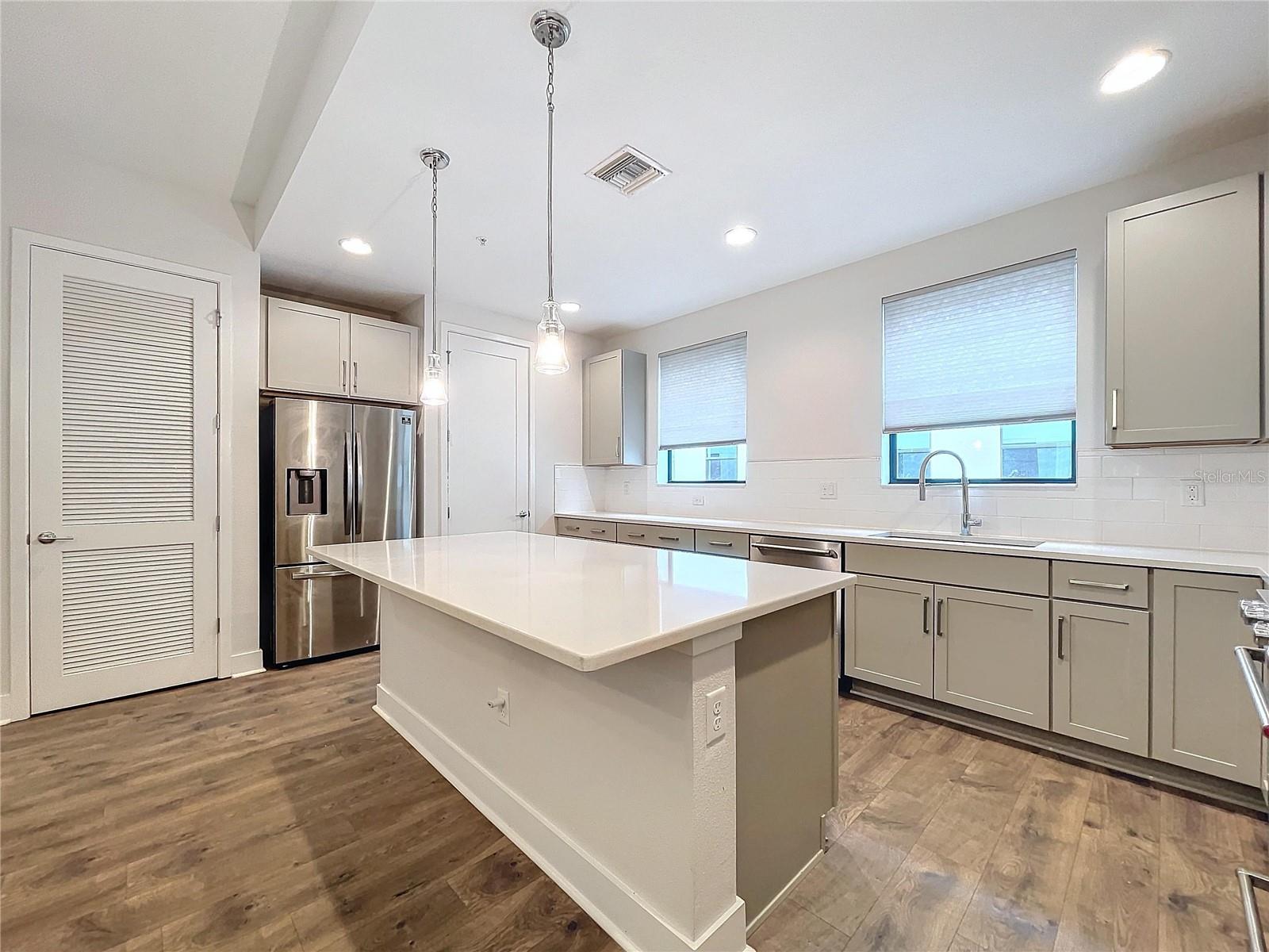 WESTSHORE VILLAGE TWNHMS - Residential