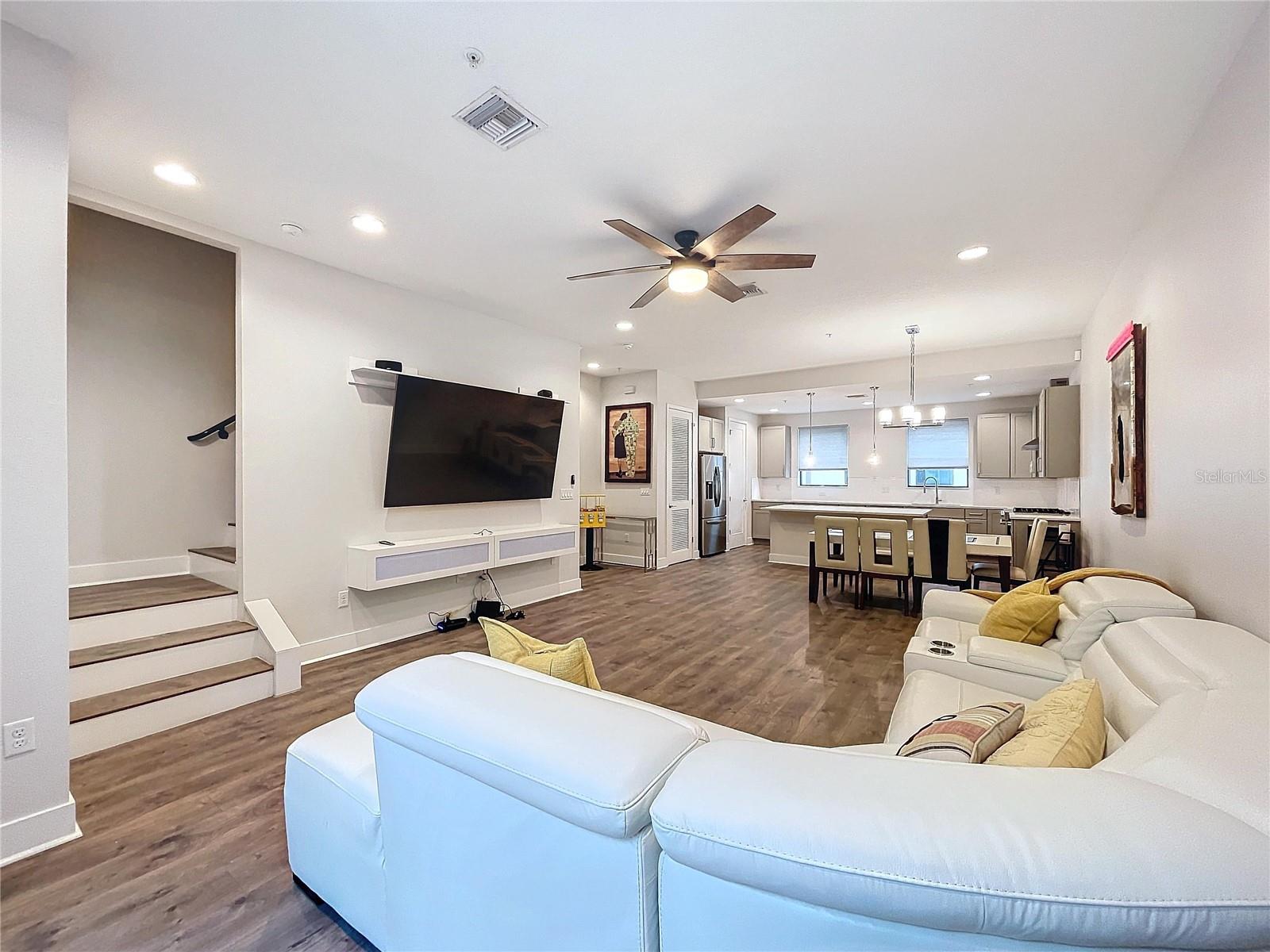 WESTSHORE VILLAGE TWNHMS - Residential