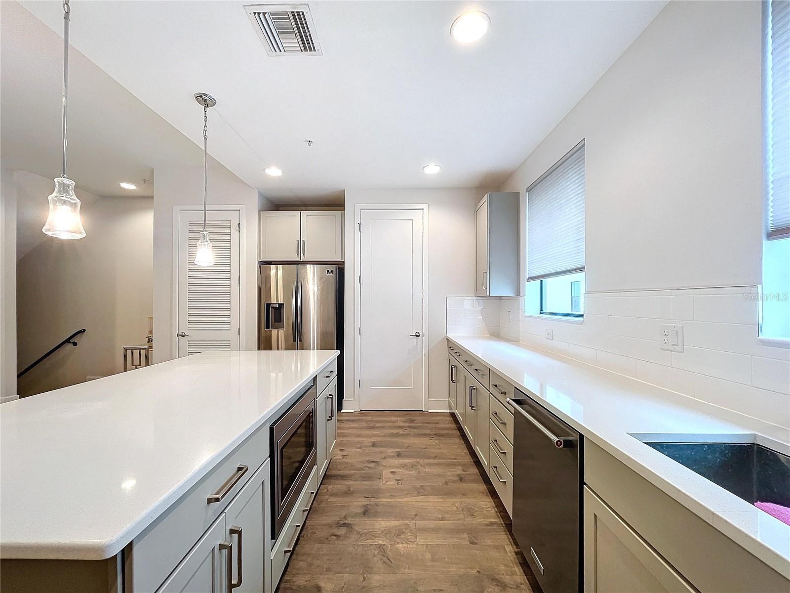 WESTSHORE VILLAGE TWNHMS - Residential