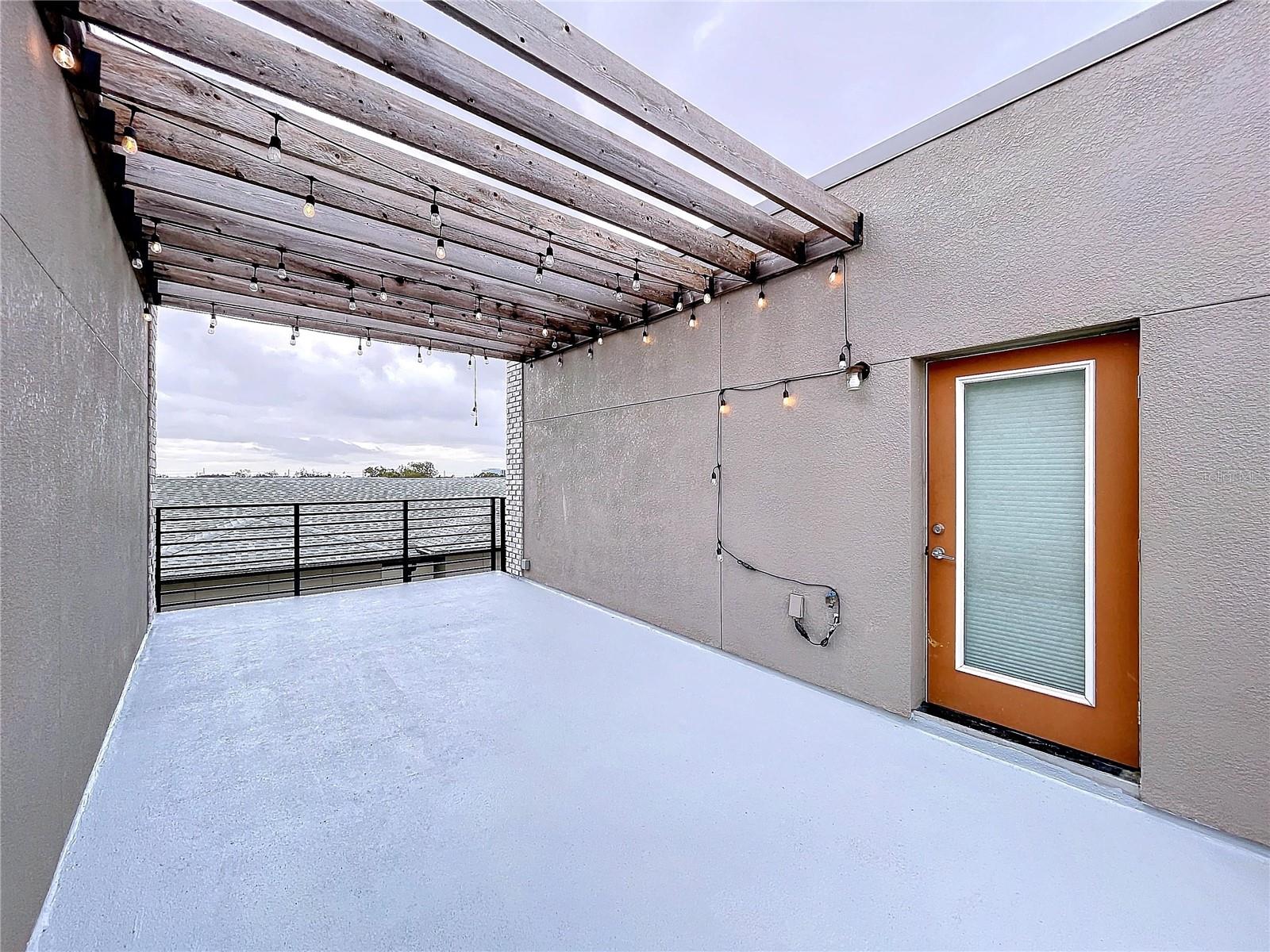 WESTSHORE VILLAGE TWNHMS - Residential