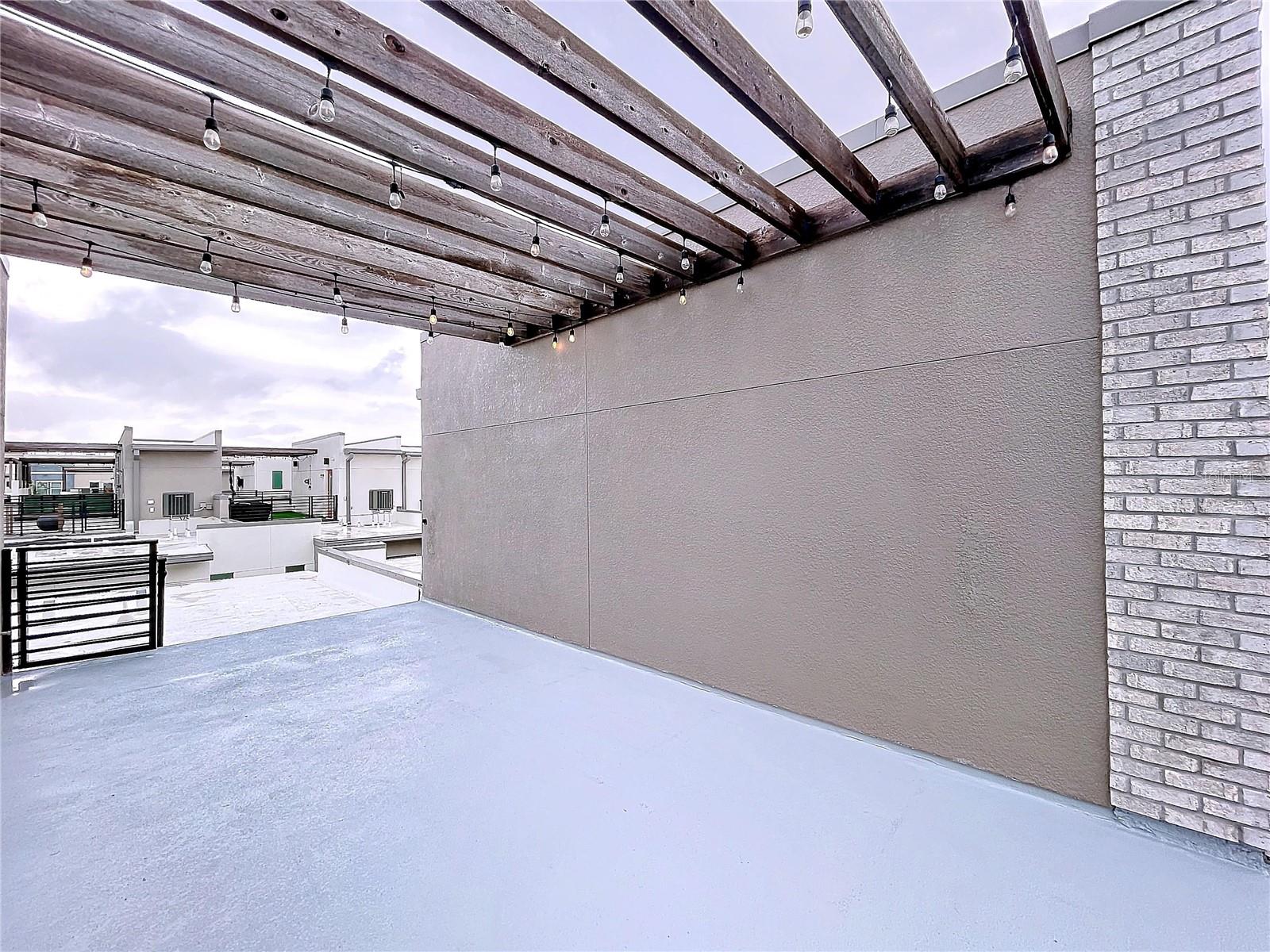 WESTSHORE VILLAGE TWNHMS - Residential