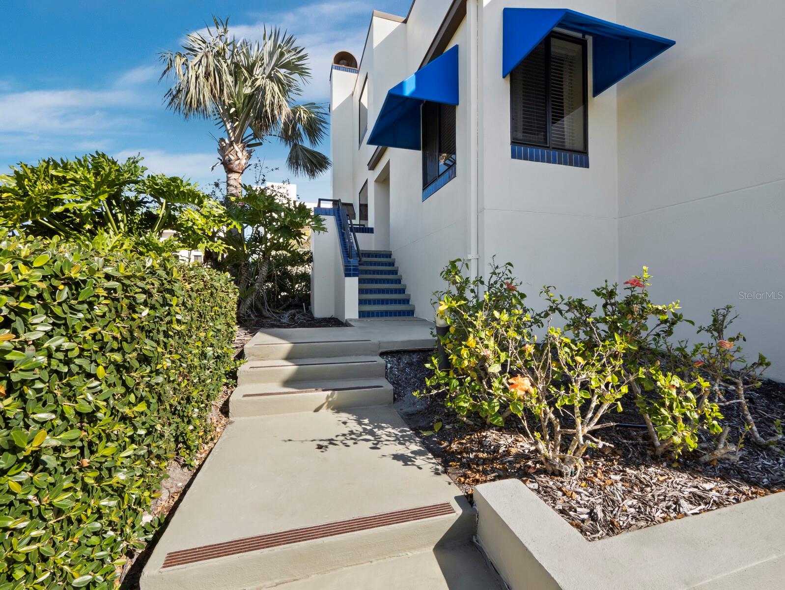 2012 HARBOURSIDE DRIVE 2104