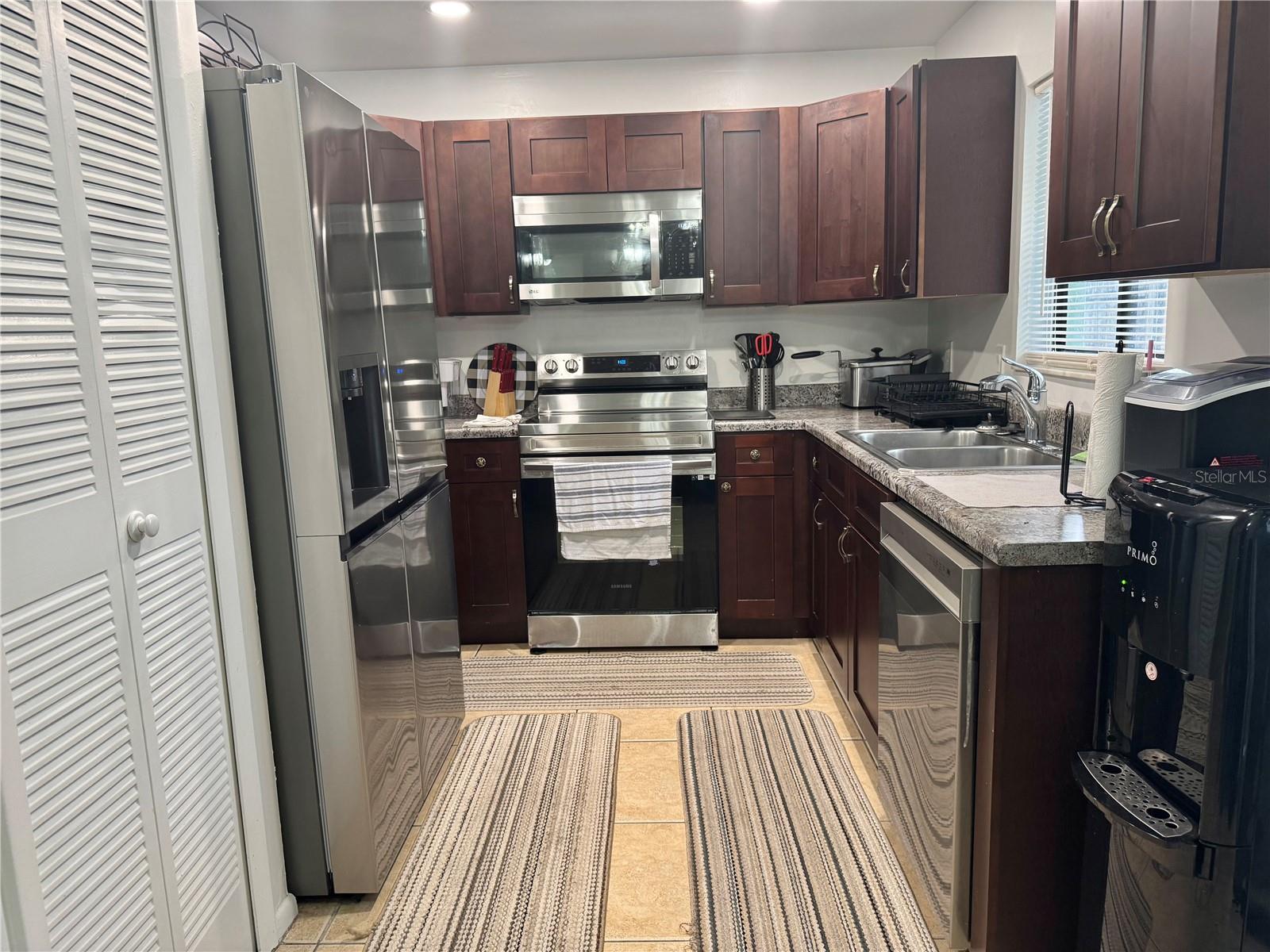 MOSS POINTE - Residential