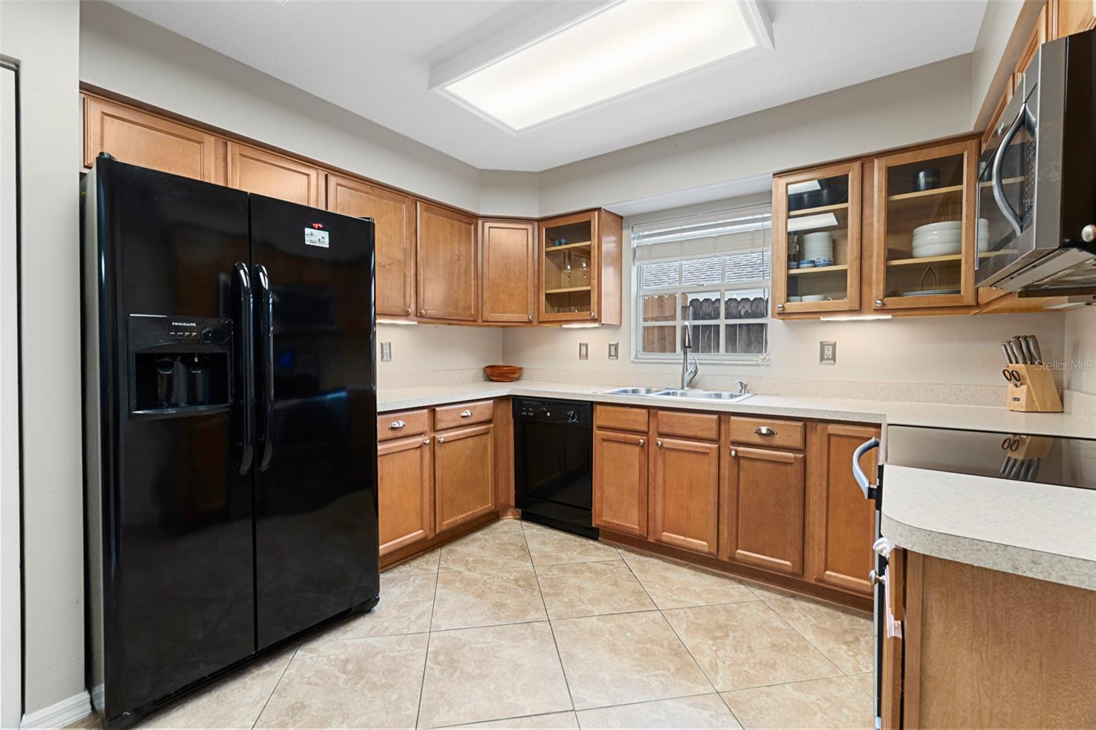 PELICAN BAY PH 03 UNIT 01 - Residential Lease