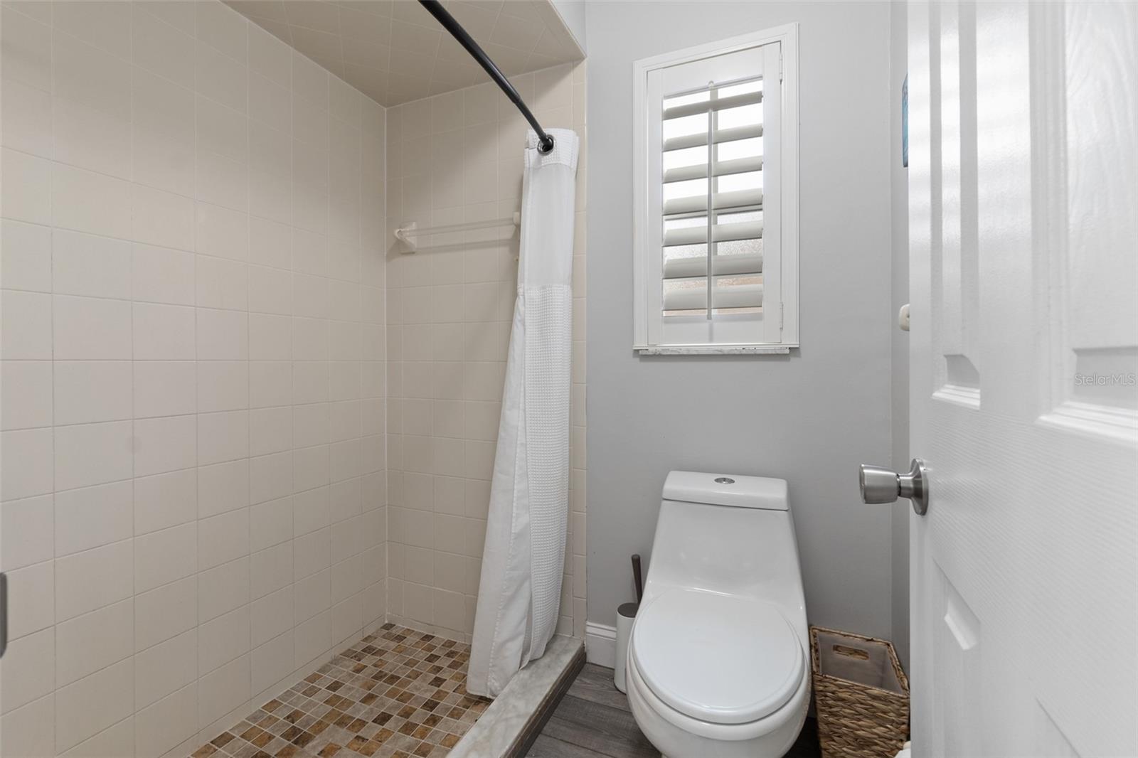 PELICAN BAY PH 03 UNIT 01 - Residential Lease