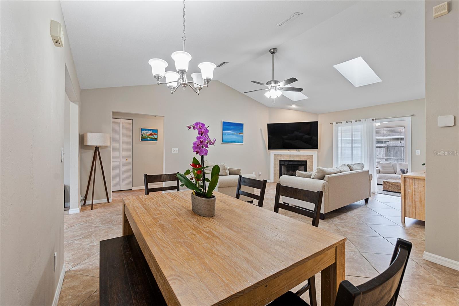 PELICAN BAY PH 03 UNIT 01 - Residential Lease