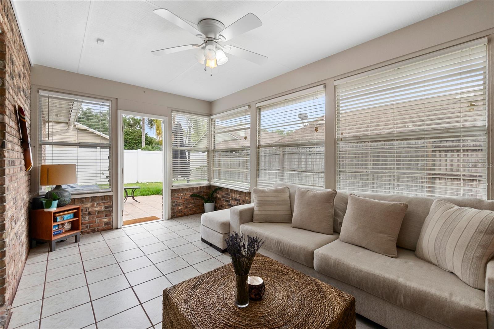 PELICAN BAY PH 03 UNIT 01 - Residential Lease