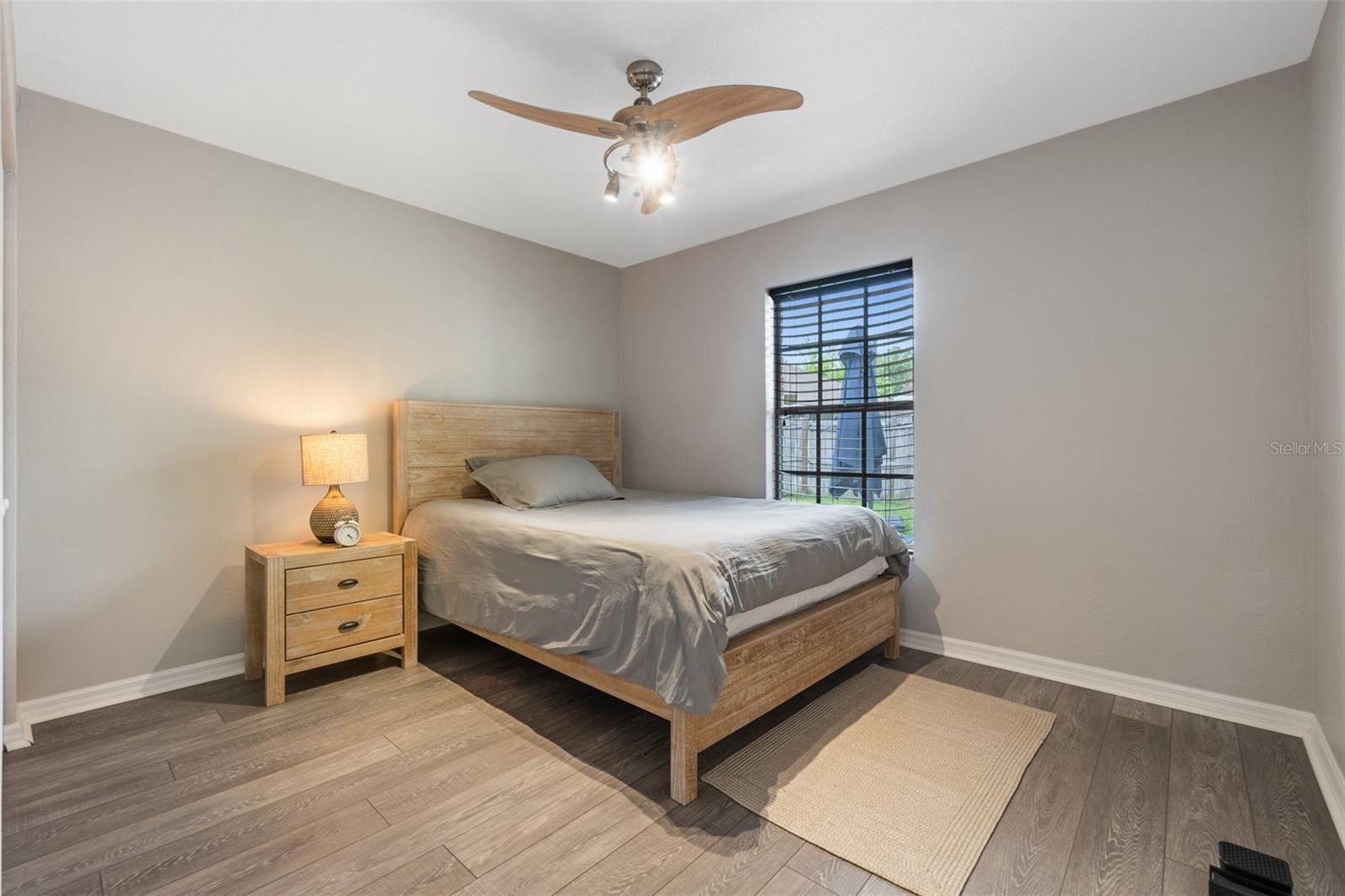 PELICAN BAY PH 03 UNIT 01 - Residential Lease