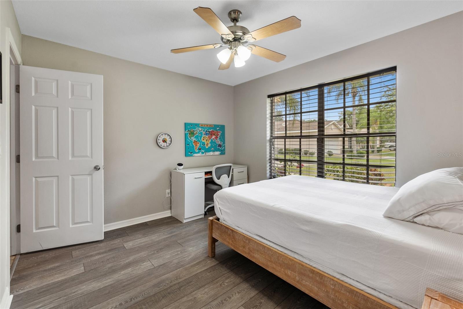 PELICAN BAY PH 03 UNIT 01 - Residential Lease