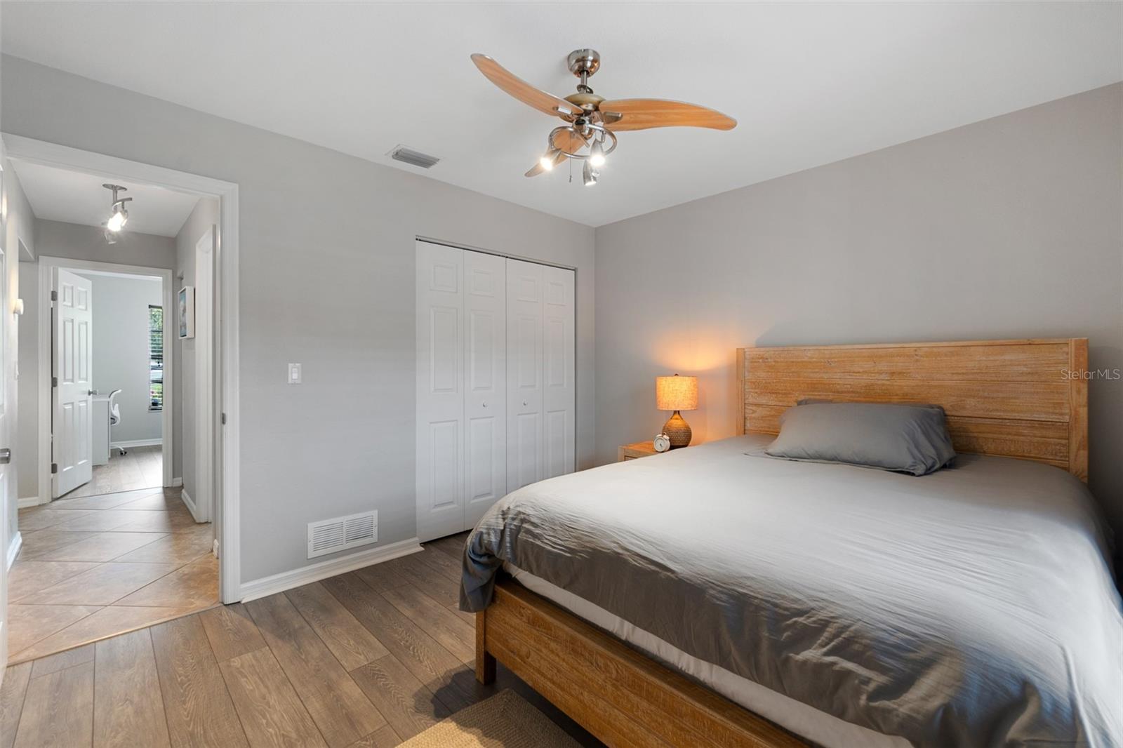 PELICAN BAY PH 03 UNIT 01 - Residential Lease