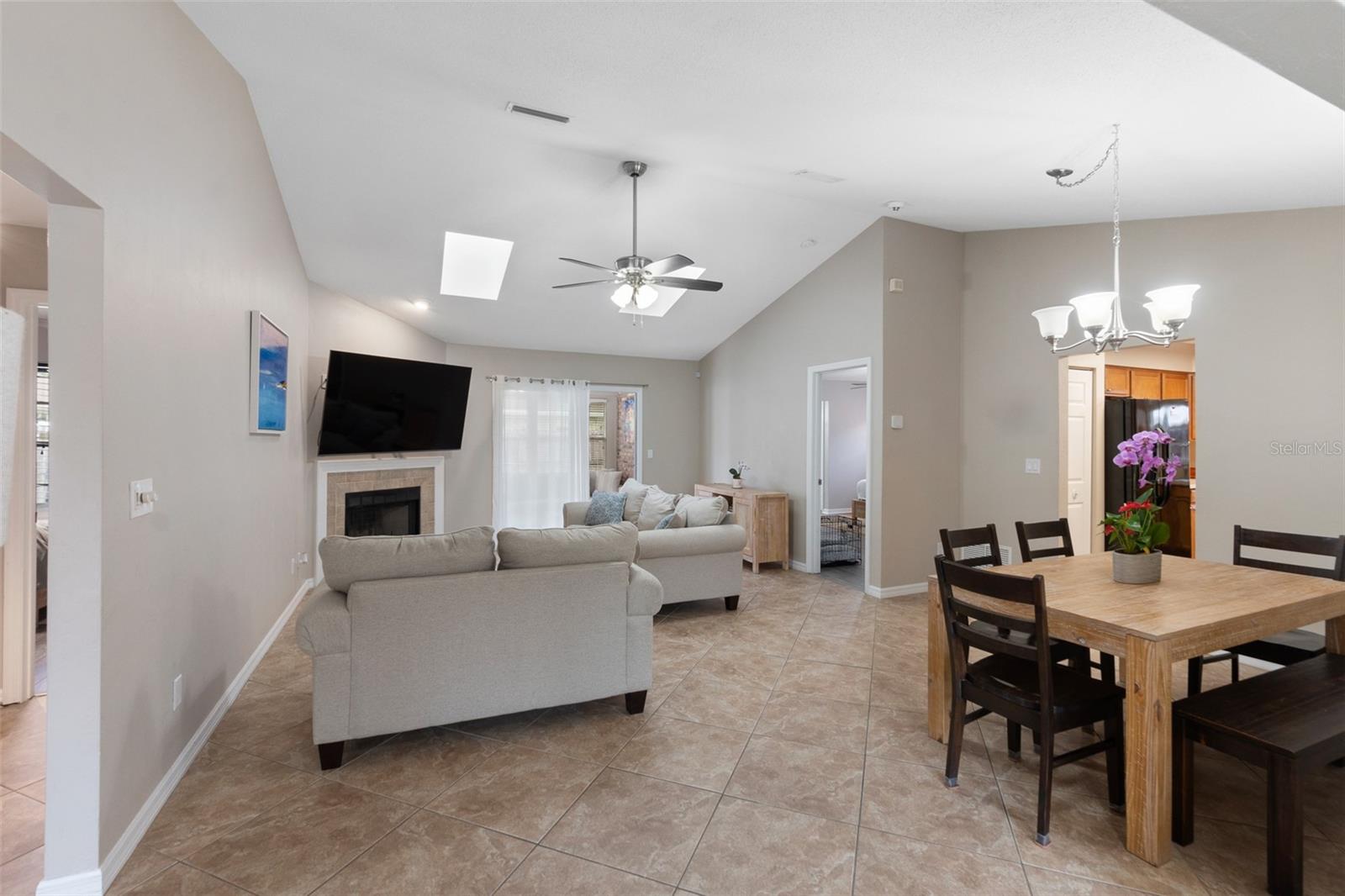 PELICAN BAY PH 03 UNIT 01 - Residential Lease