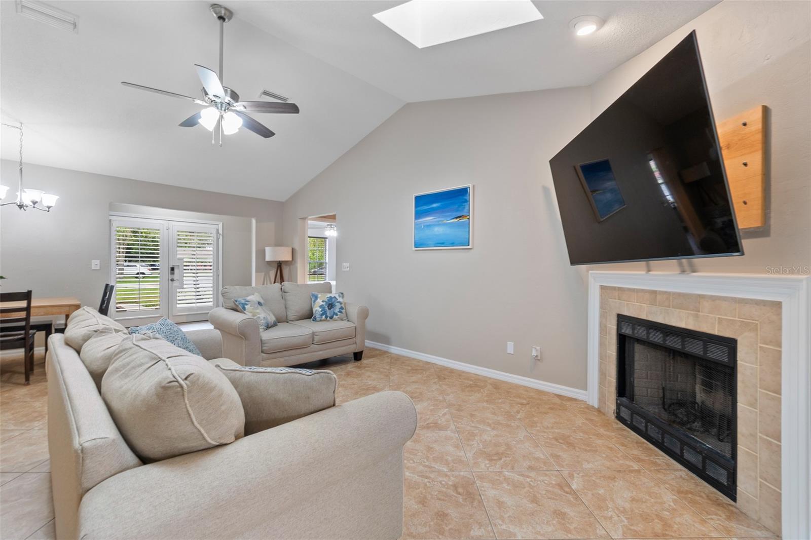 PELICAN BAY PH 03 UNIT 01 - Residential Lease