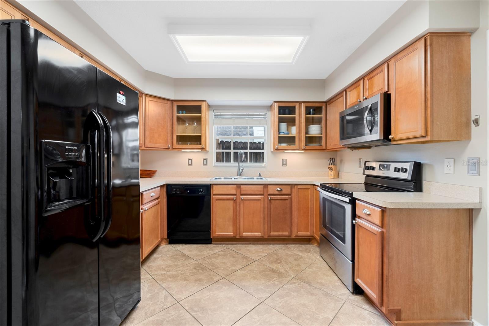 PELICAN BAY PH 03 UNIT 01 - Residential Lease