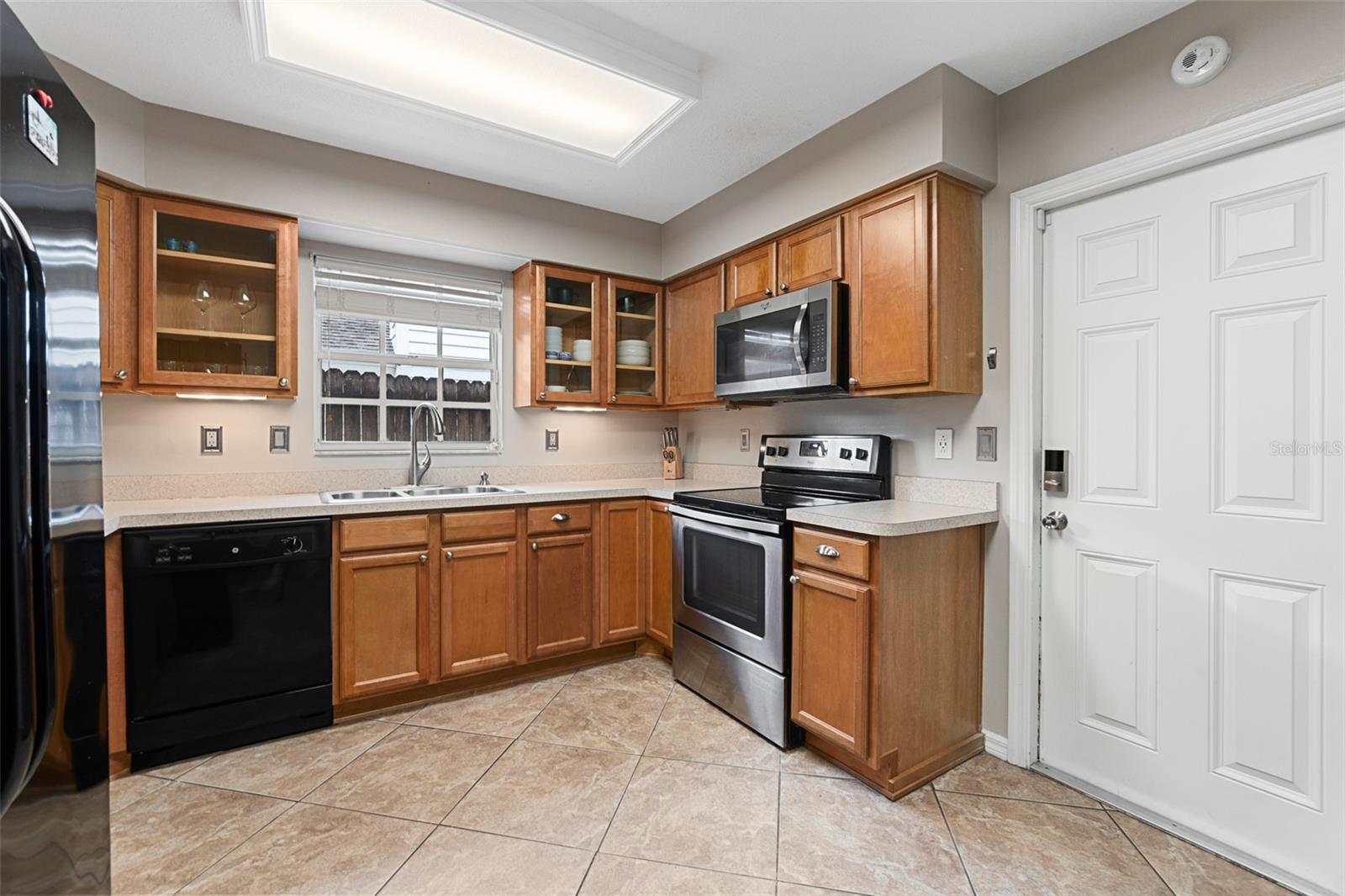 PELICAN BAY PH 03 UNIT 01 - Residential Lease