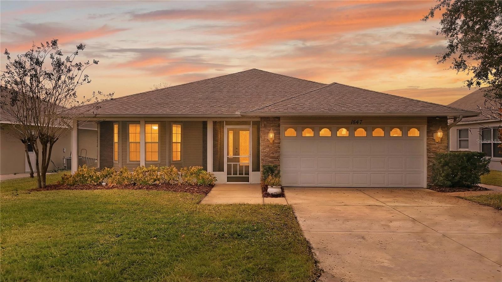 TAVARES LAKE SAUNDERS POINTE LT 01 - Residential