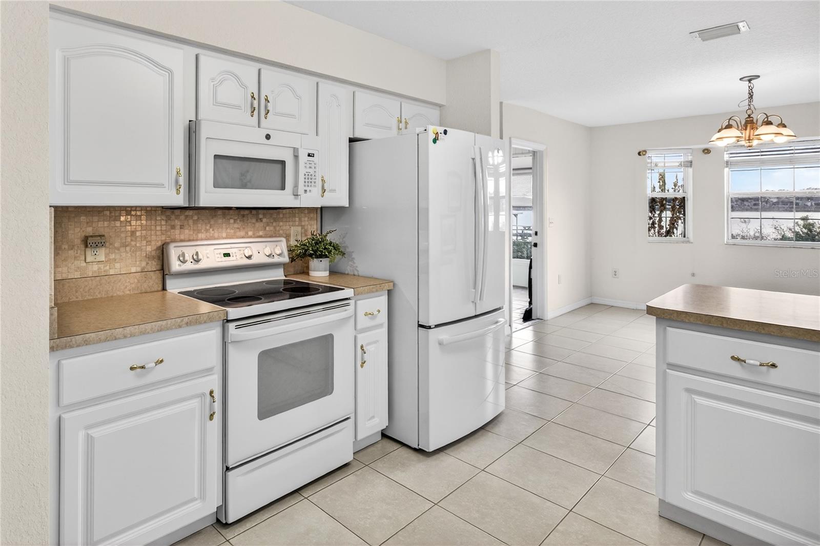 TAVARES LAKE SAUNDERS POINTE LT 01 - Residential