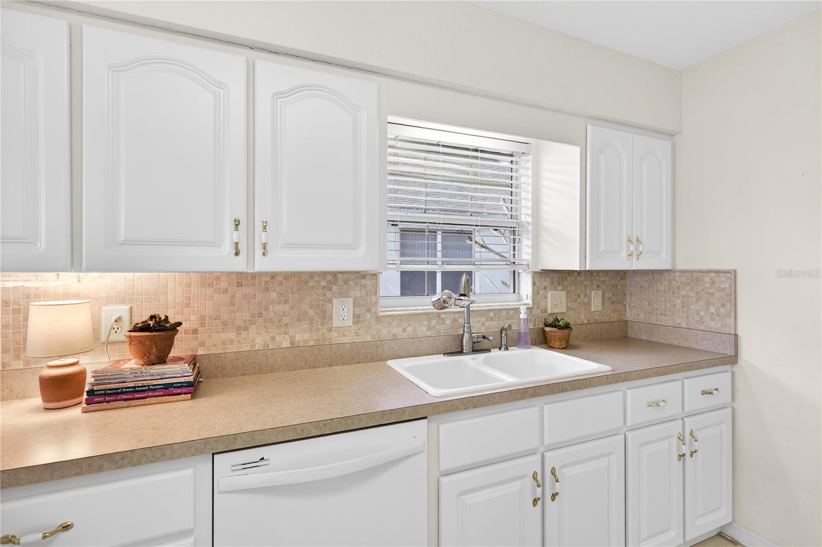 TAVARES LAKE SAUNDERS POINTE LT 01 - Residential